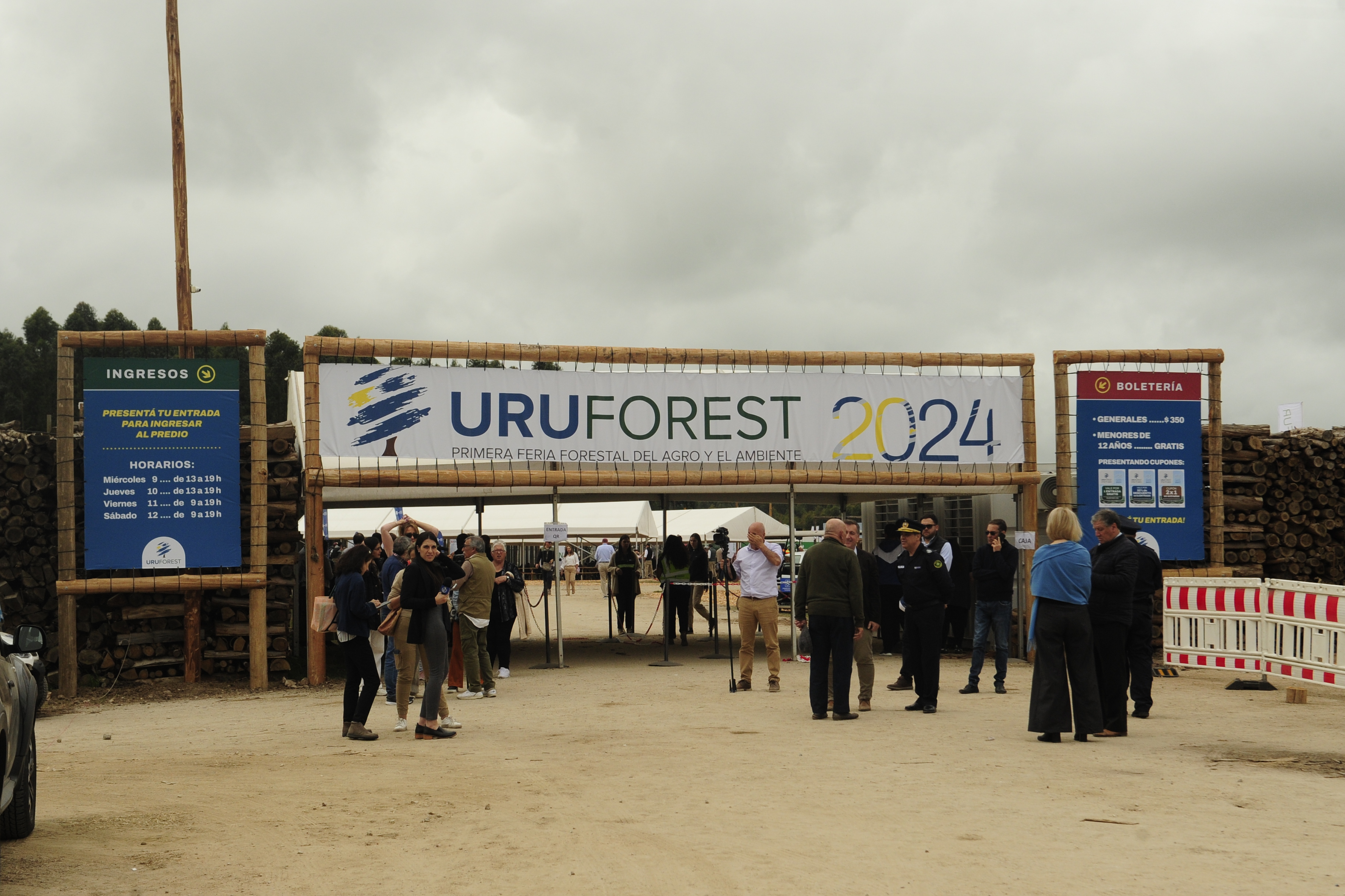 Fotografía de la inauguración de Uruforest 2024, publicada por Presidencia Uruguay. Corresponde a la primera edición; no documenta la feria de 2026. Crédito: Presidencia Uruguay.