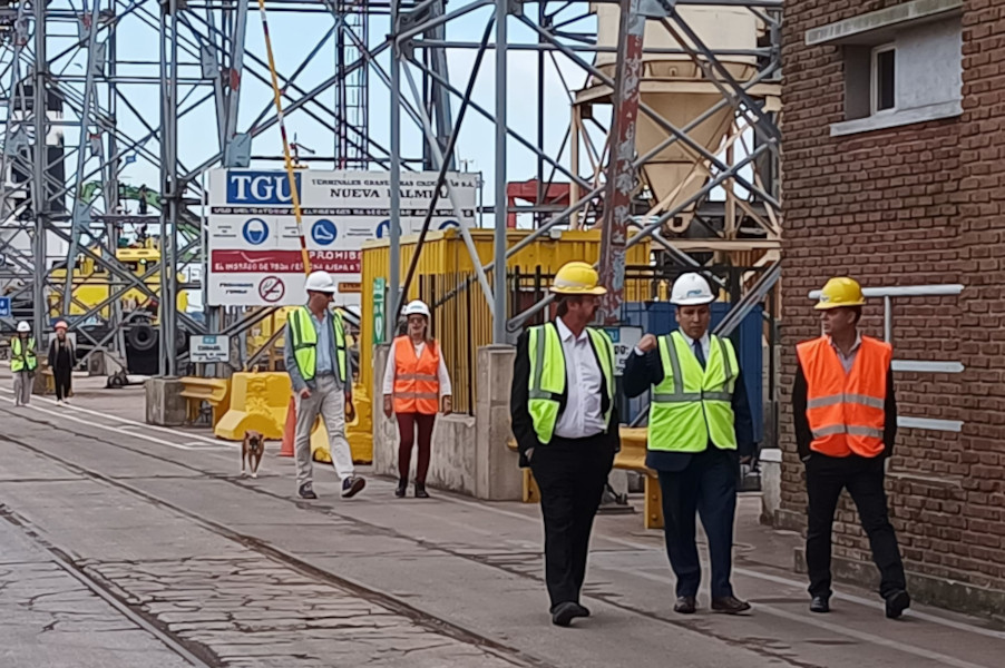 bolivianos en el muelle 1