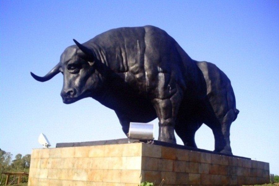 Monumento en Plazoleta El Toro